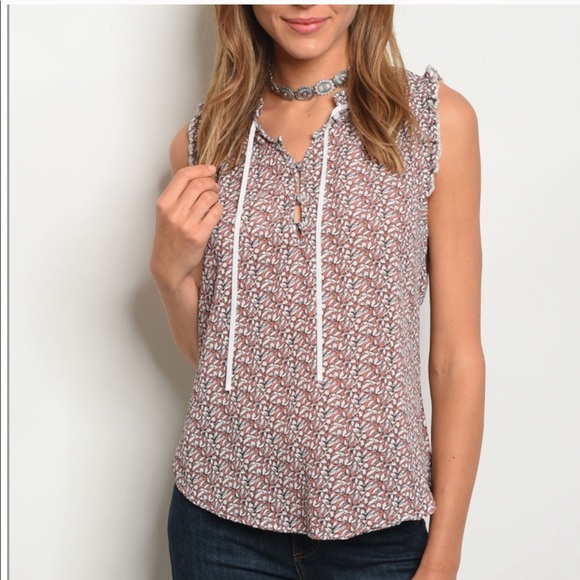 Trindy Clozet Boutique Tops - Boutique Top in Mauve and Ivory